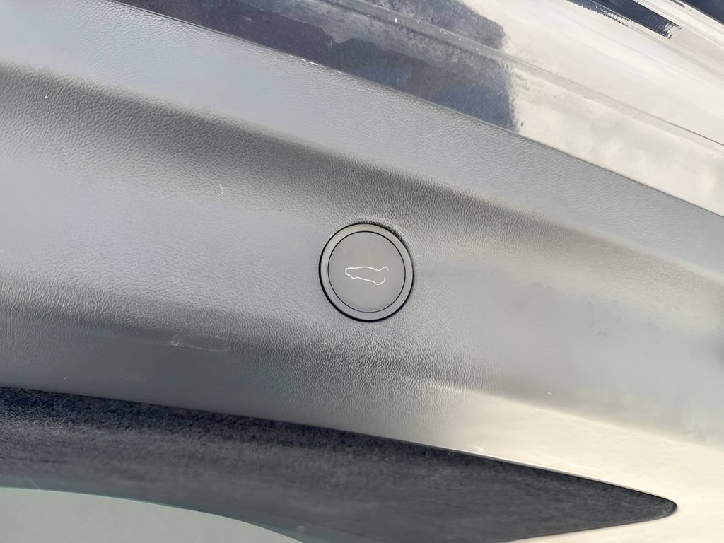 Used 2024 Tesla Model Y Long Range RWD image 21