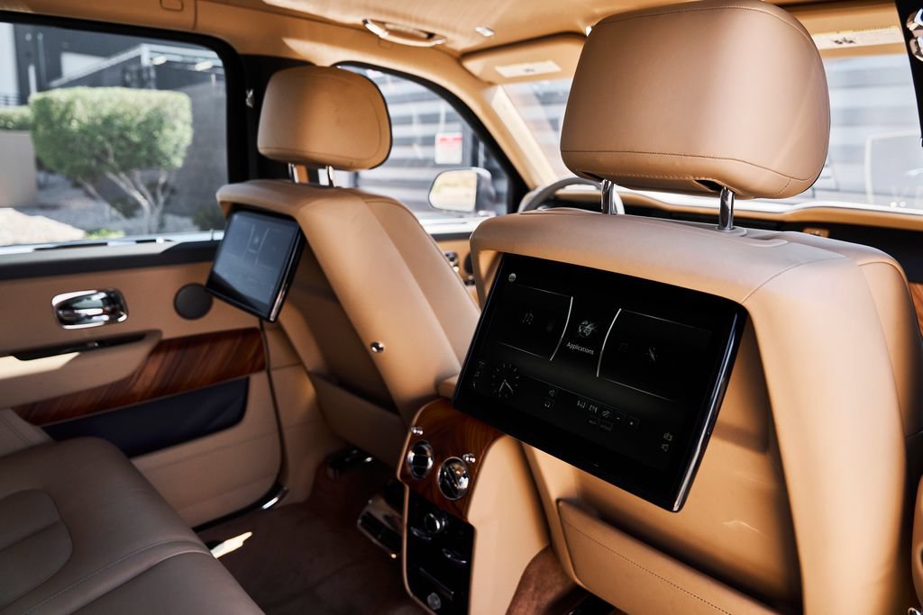 Used 2020 Rolls-Royce Cullinan AWD/4WD image 36