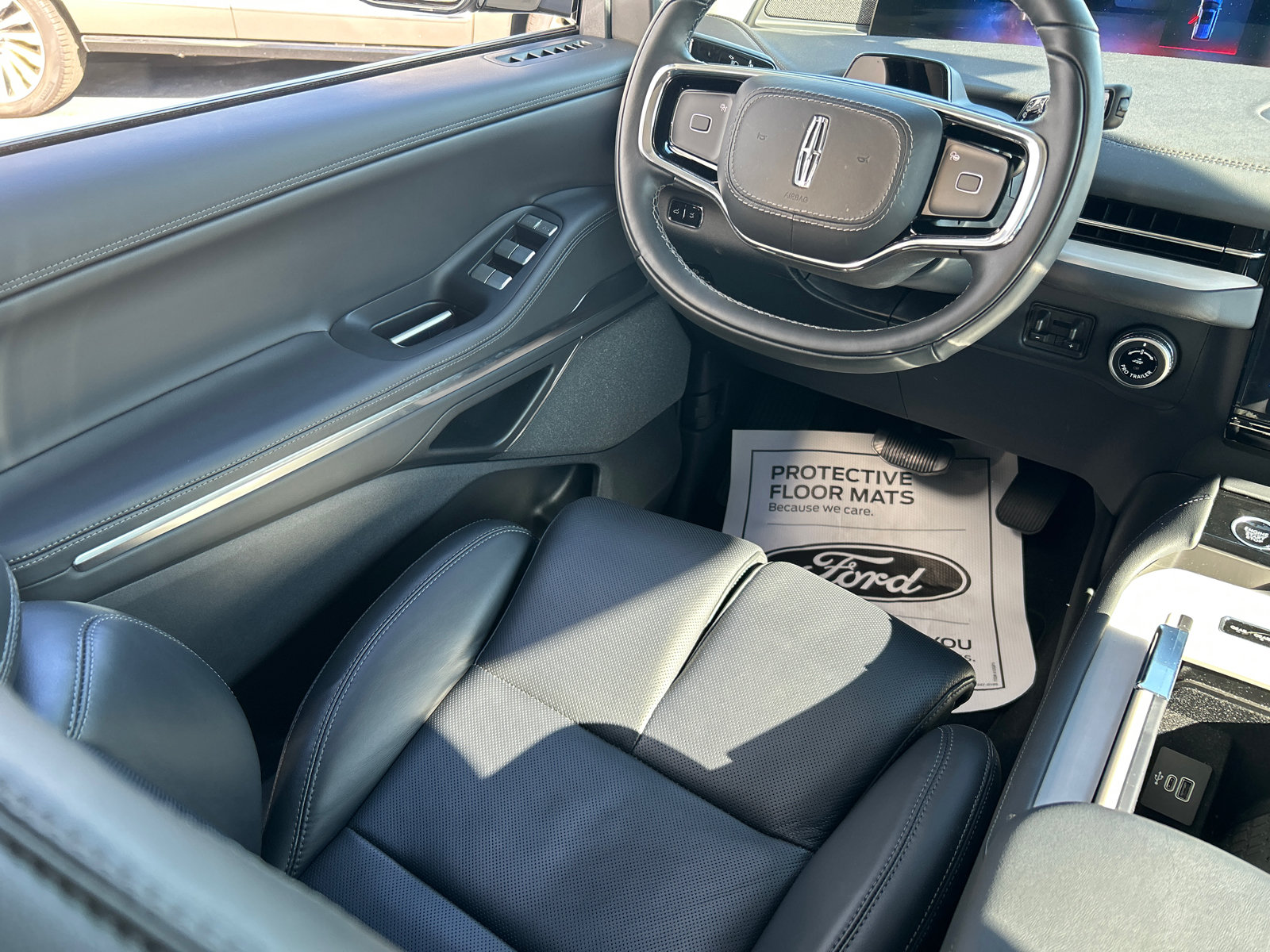 New 2026 Lincoln Navigator Reserve AWD/4WD image 33