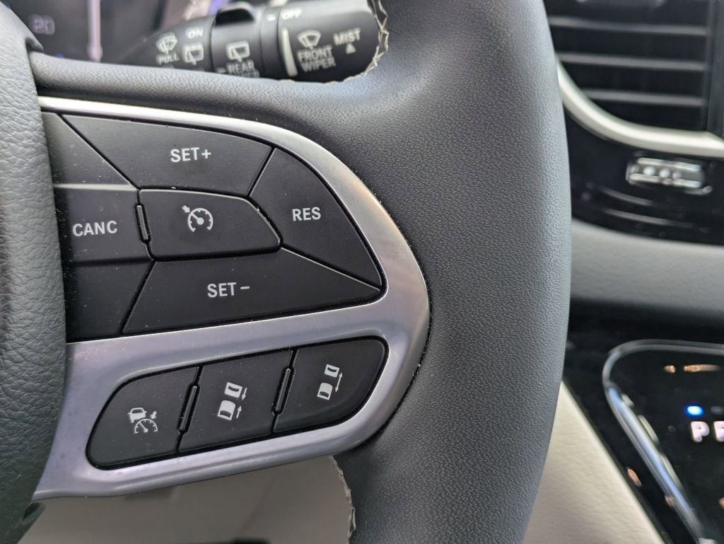 Used 2024 Chrysler Pacifica Touring-L image 20