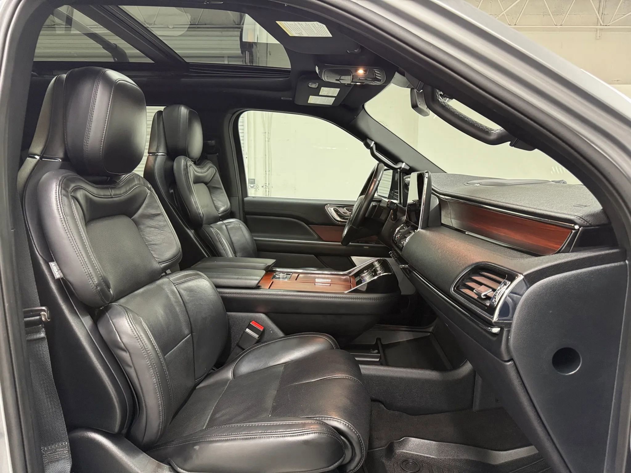 Used 2021 Lincoln Navigator Reserve w/ Luxury Package image 11