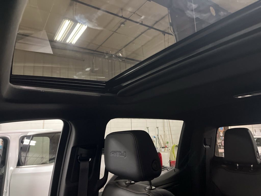 Used 2025 GMC Sierra 1500 AT4 w/ AT4 Premium Package AWD/4WD image 19