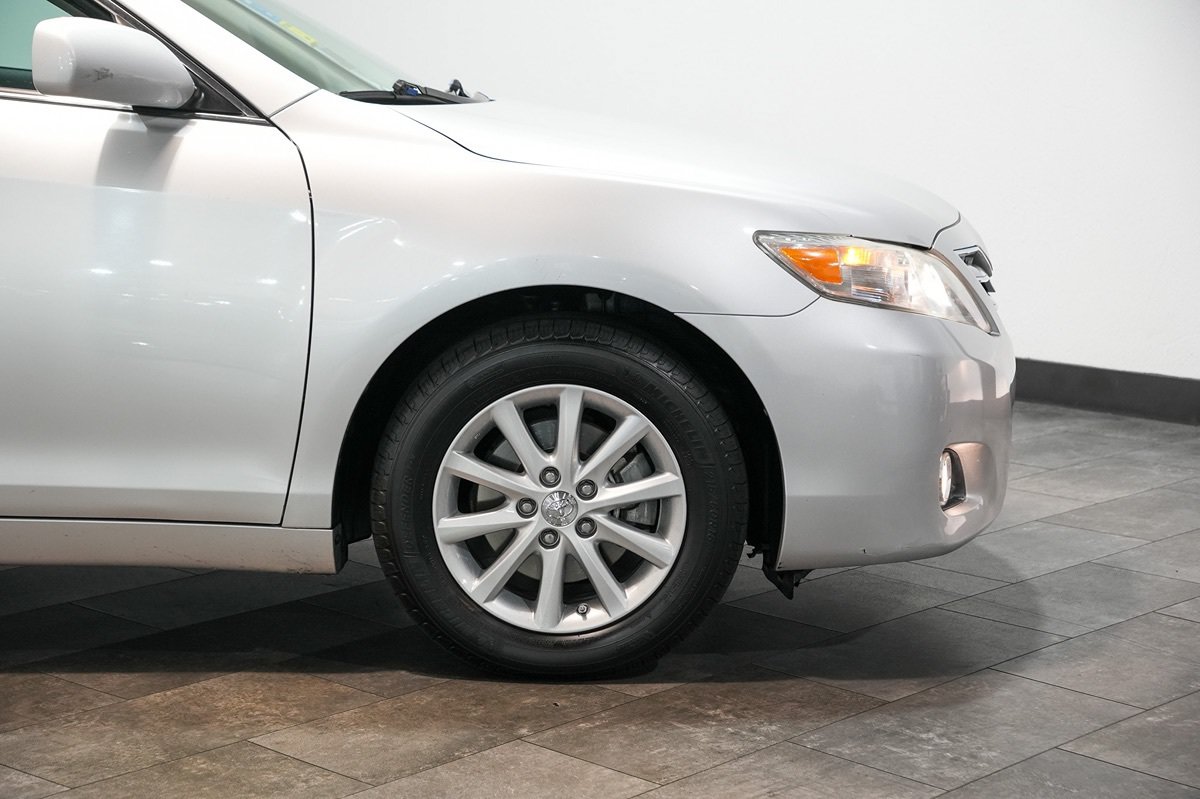 Used 2011 Toyota Camry XLE w/ SE/XLE Extra-Value Pkg FWD image 5