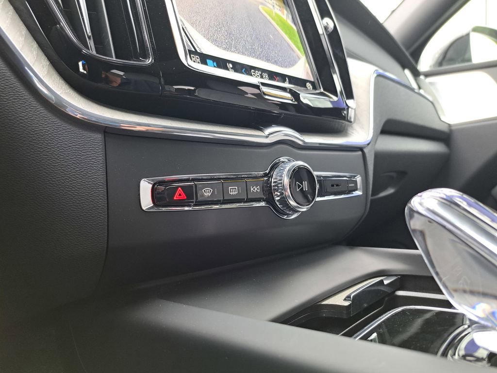 Used 2024 Volvo XC60 T8 Ultimate image 13
