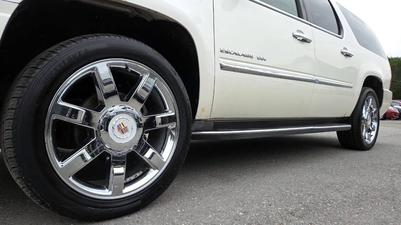 Used 2010 Cadillac Escalade ESV Luxury AWD/4WD image 6