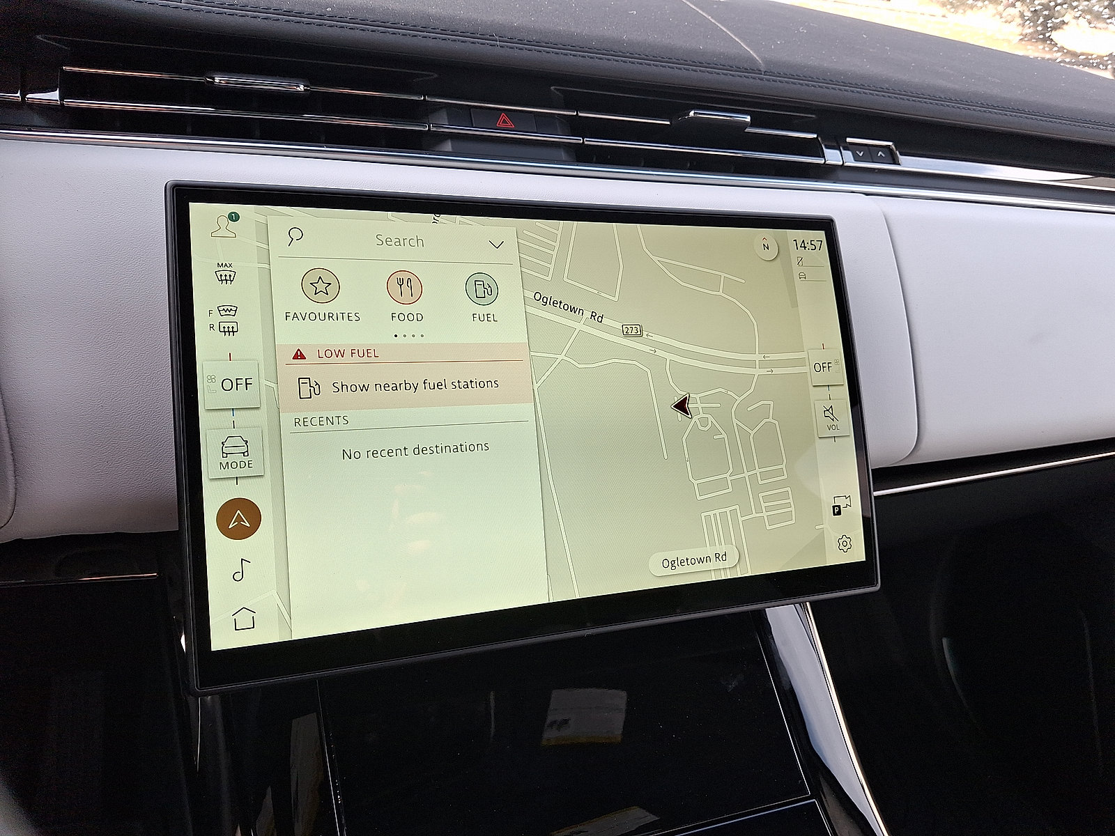 New 2026 Land Rover Range Rover Sport SE image 7