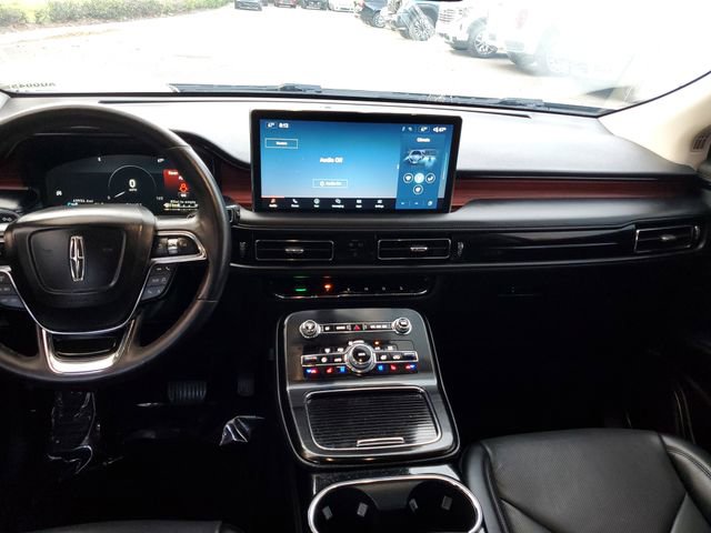 Used 2023 Lincoln Nautilus Reserve image 13