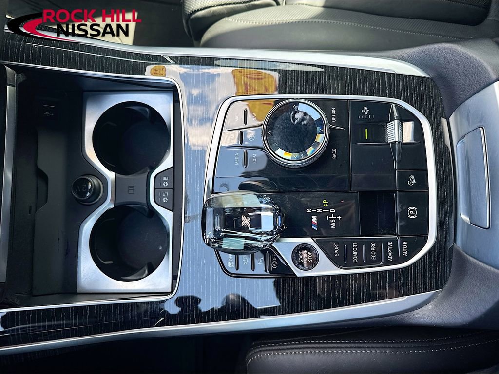 Used 2021 BMW X7 M50i w/ Dynamic Handling Package image 25