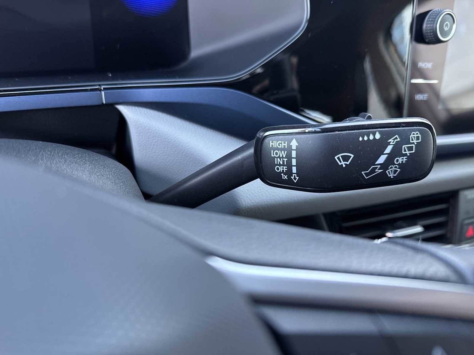 Used 2022 Volkswagen Taos SE image 24