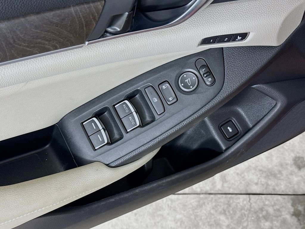 Used 2018 Honda Accord EX-L image 19