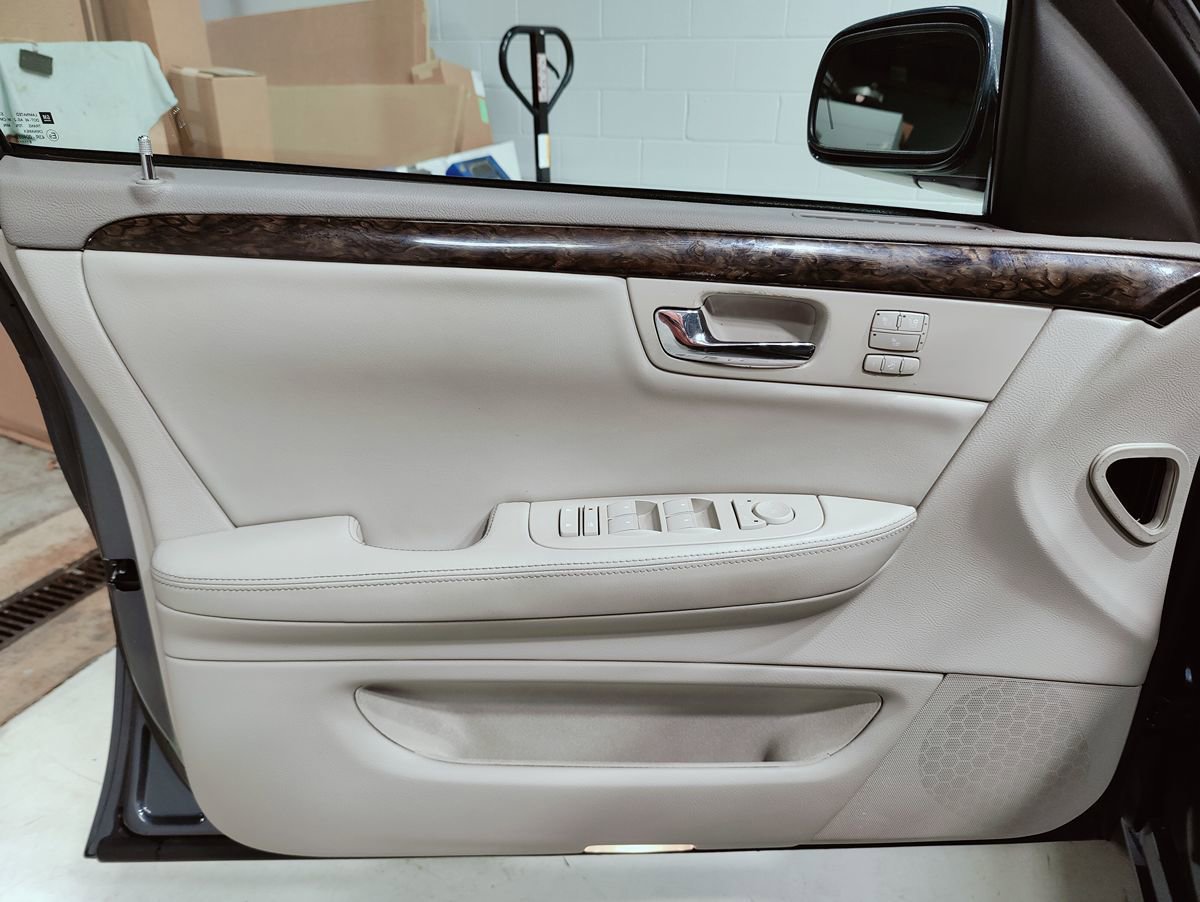 Used 2009 Cadillac DTS w/ Trunk Convenience Package FWD image 25