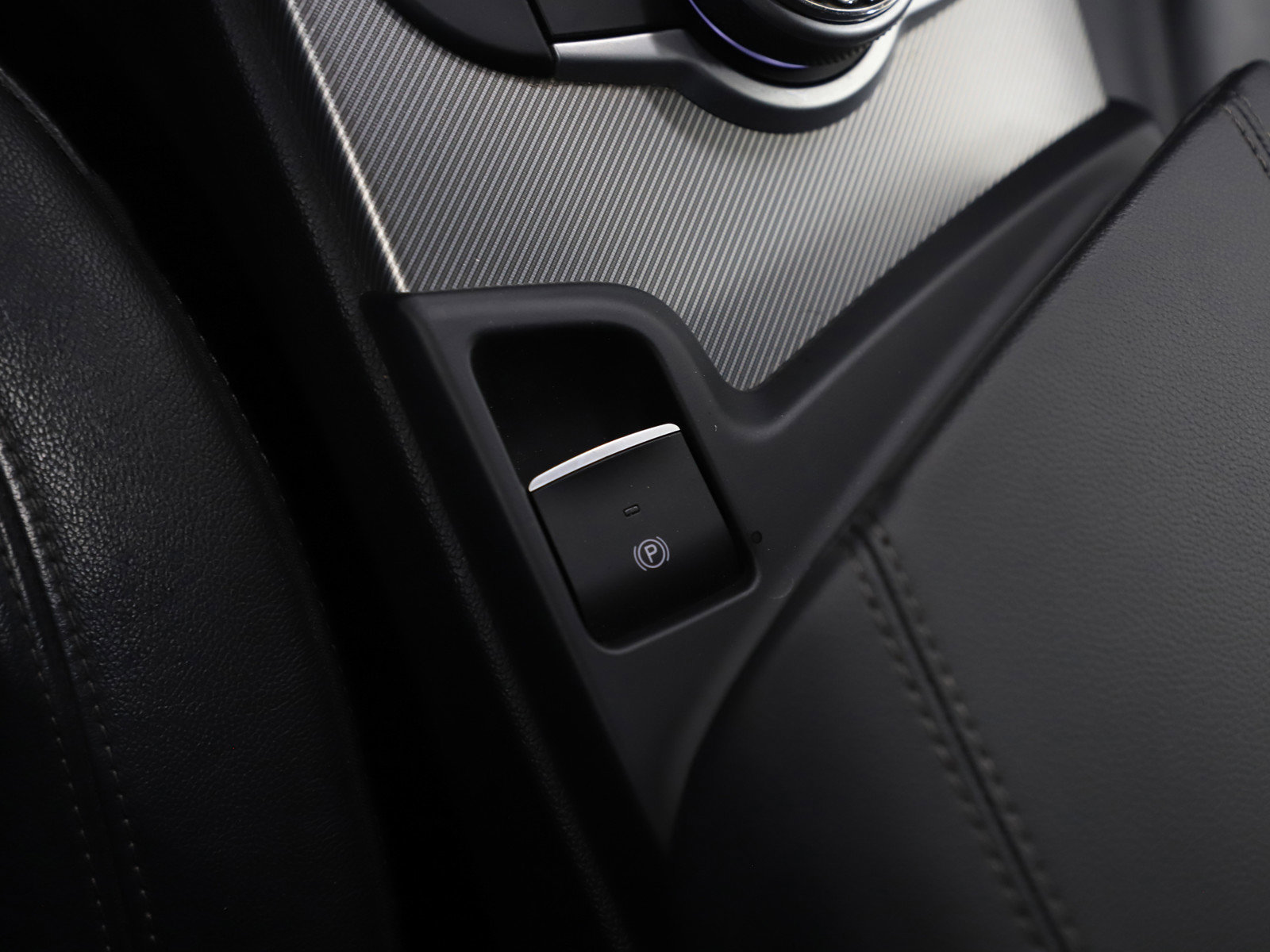 Used 2018 Alfa Romeo Stelvio Sport w/ Quick Order Package 22J Sport image 26