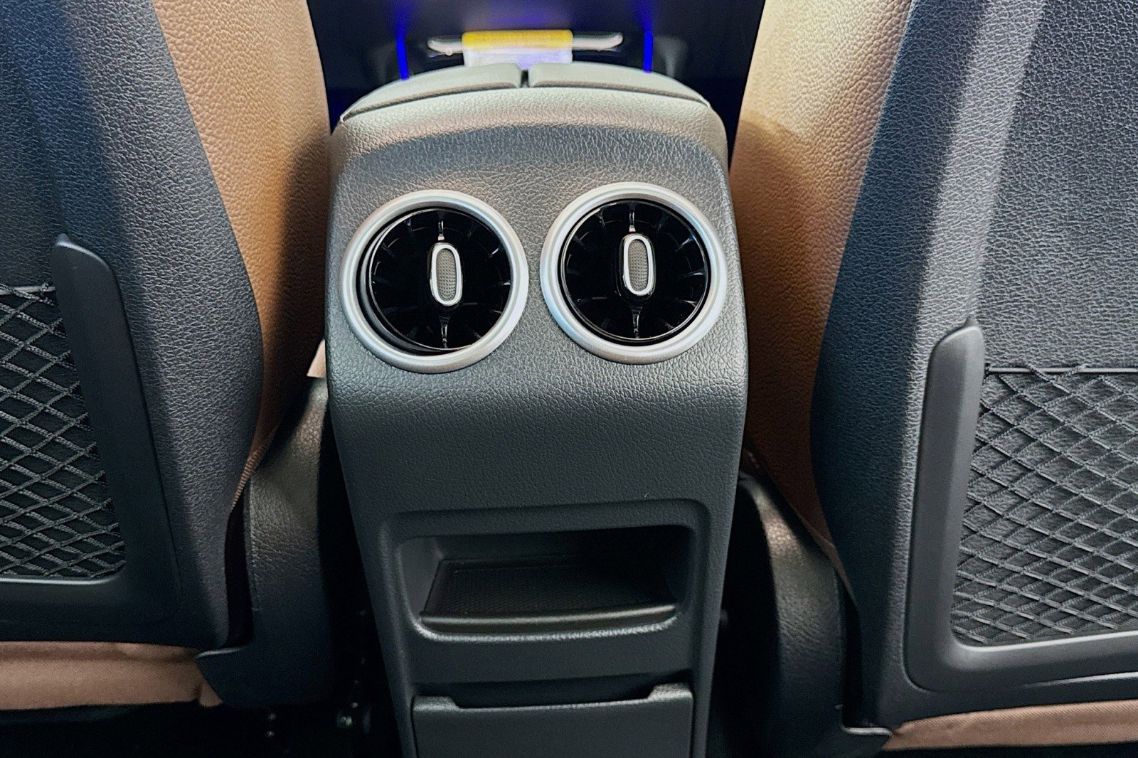 New 2025 Mercedes-Benz GLB 35 AMG 4MATIC image 23