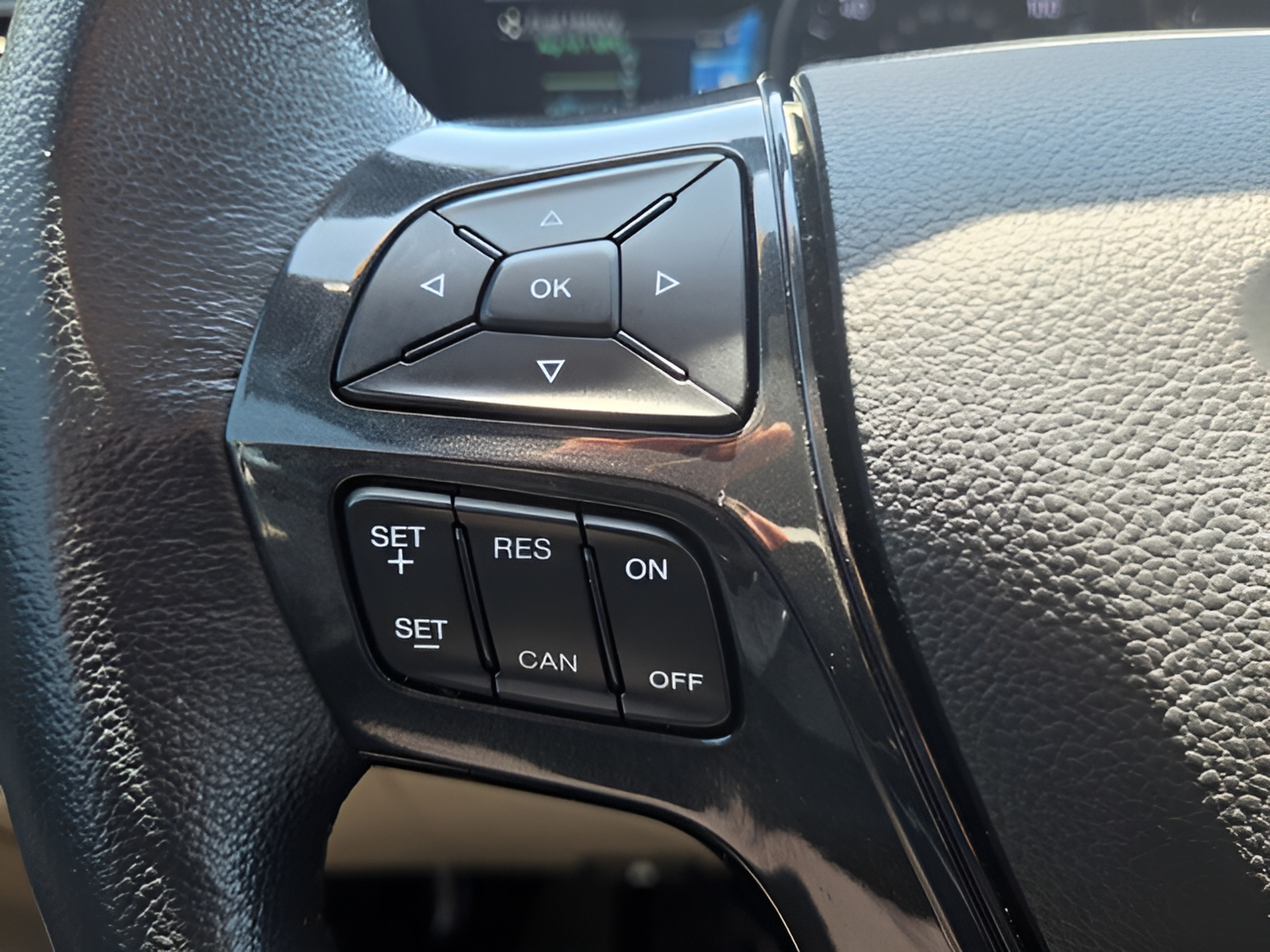 Used 2019 Ford Explorer XLT w/ Equipment Group 202A FWD image 25