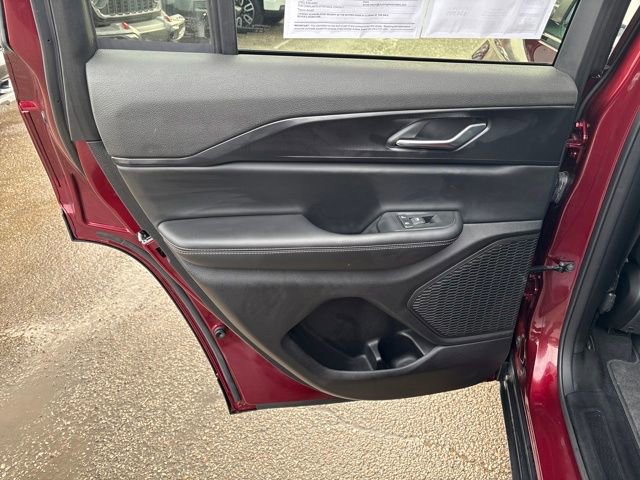 Used 2025 Jeep Grand Cherokee Laredo image 6