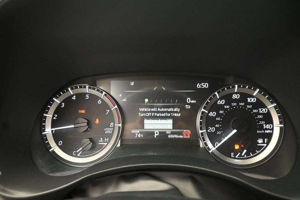 Used 2024 Toyota Highlander XLE FWD image 19