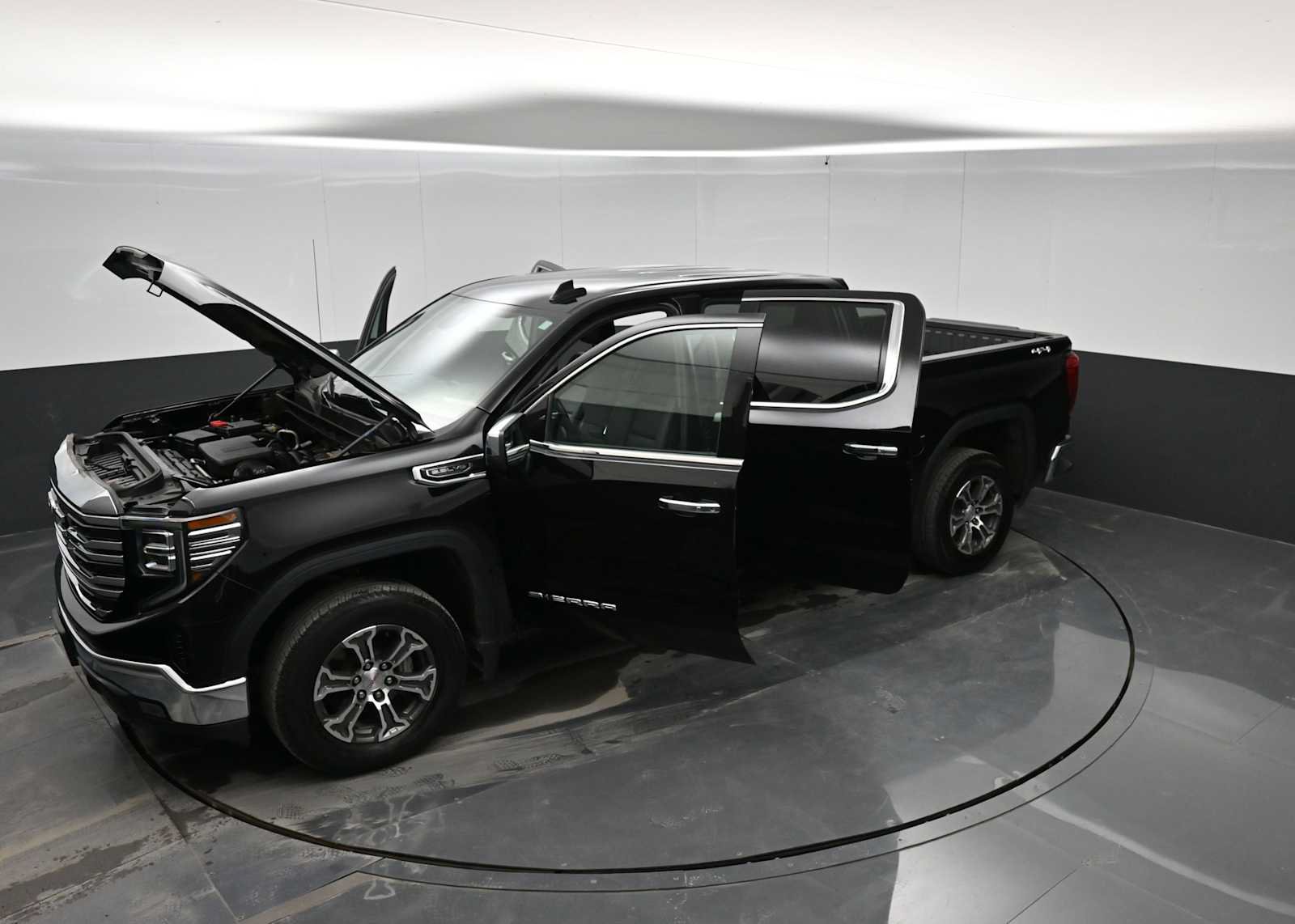 Used 2025 GMC Sierra 1500 SLT AWD/4WD image 42