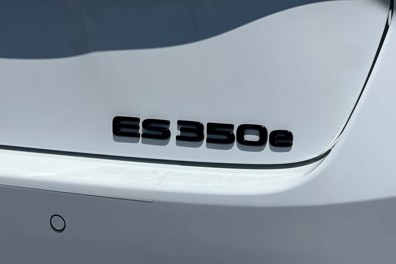 New 2026 Lexus ES 350e w/ Cold Area Package FWD image 32
