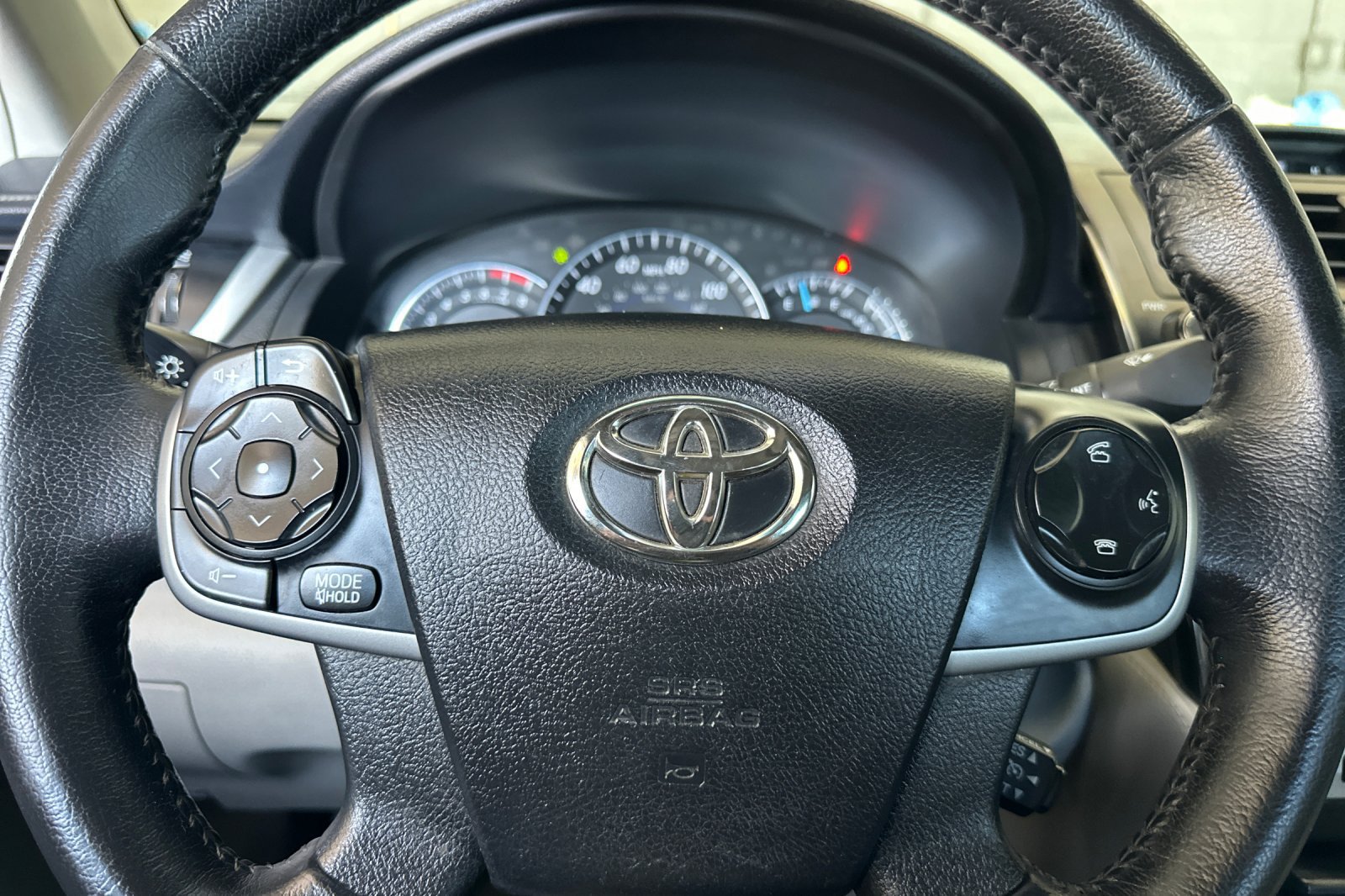 Used 2014 Toyota Camry XLE w/ Leather Package FWD image 24