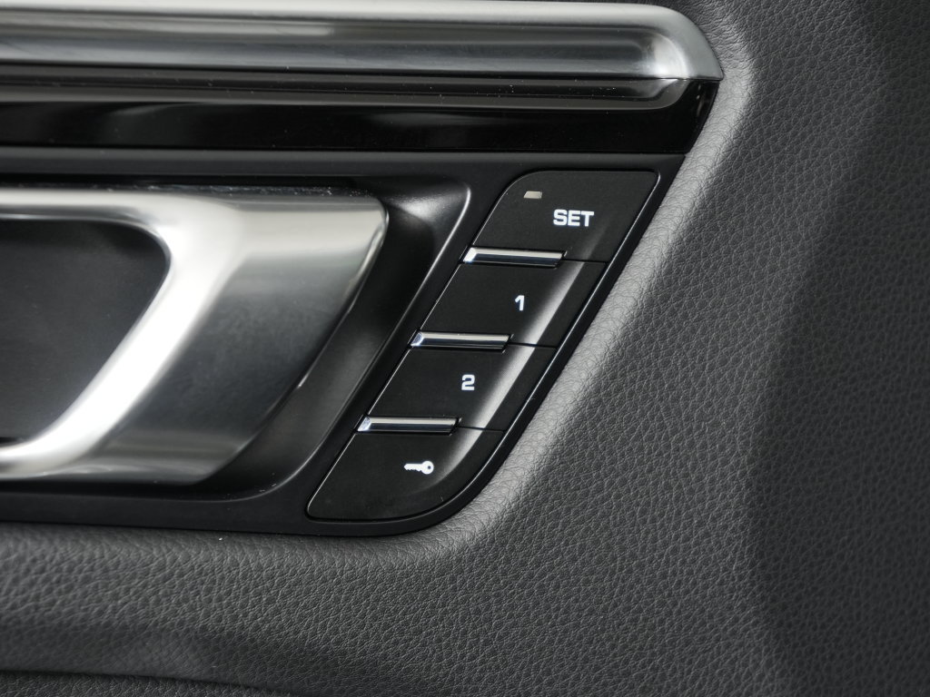 Certified 2023 Porsche Macan Turbo AWD/4WD image 19