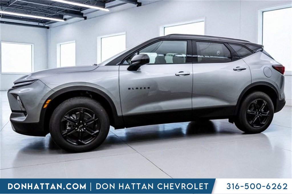 New 2025 Chevrolet Blazer LT w/ Convenience Package image 2