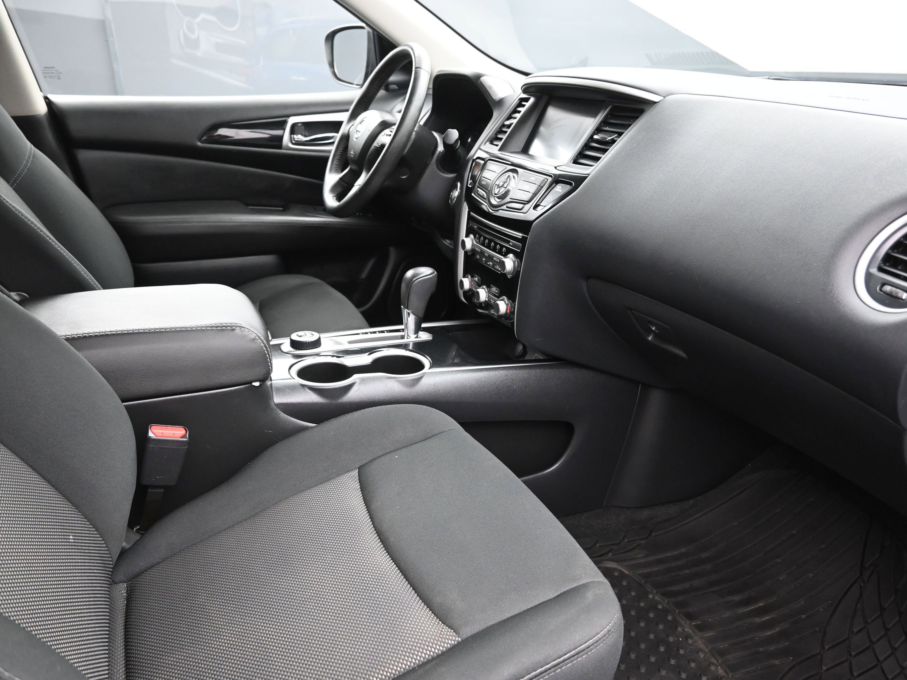 Used 2020 Nissan Pathfinder SV image 29