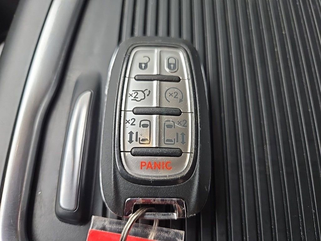 Used 2024 Chrysler Pacifica Touring-L image 99