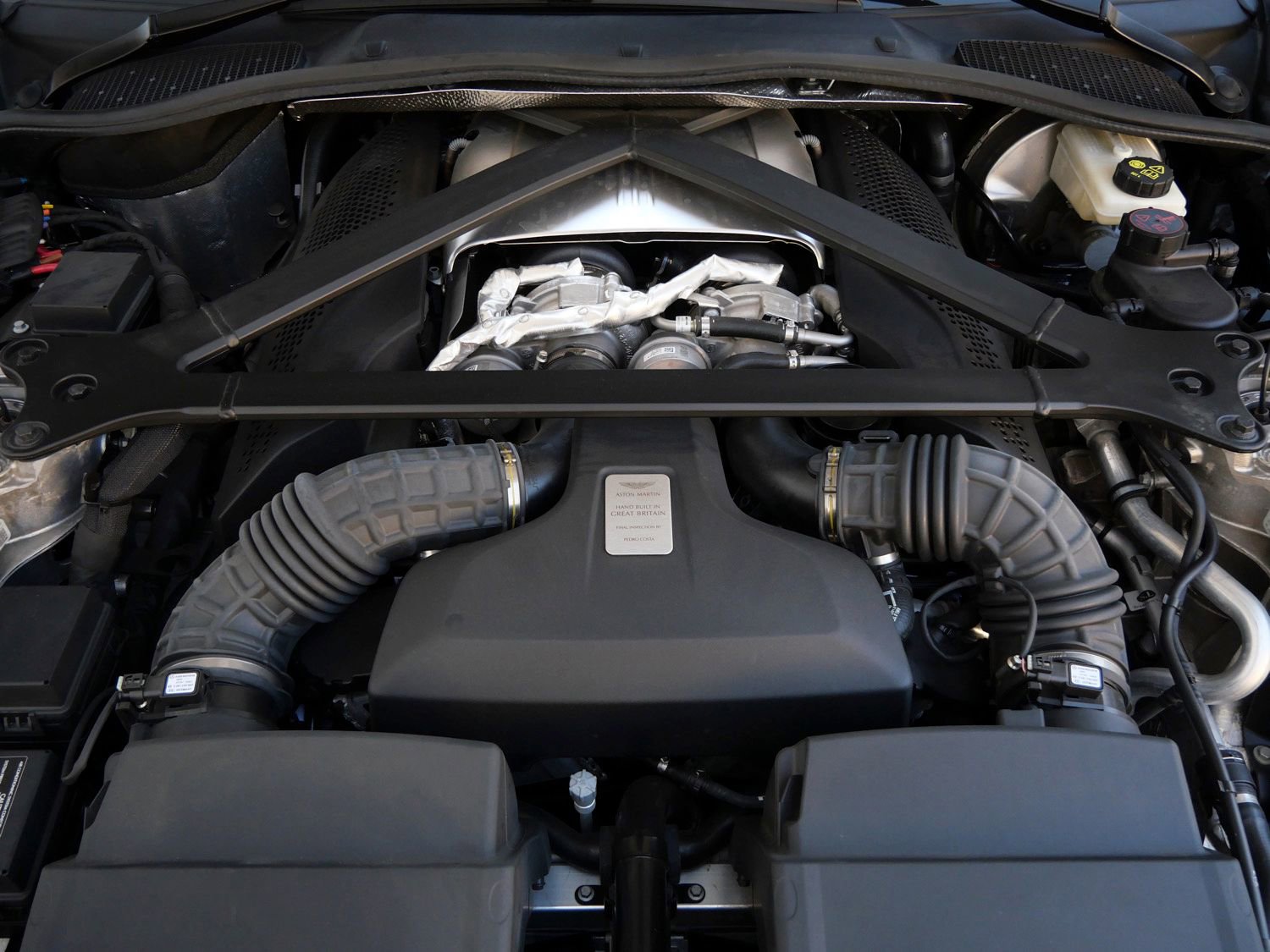 Used 2023 Aston Martin V8 Vantage Coupe image 29