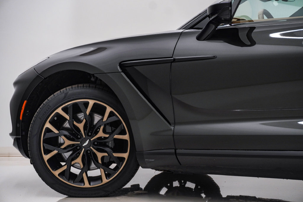 Used 2023 Aston Martin DBX AWD/4WD image 14