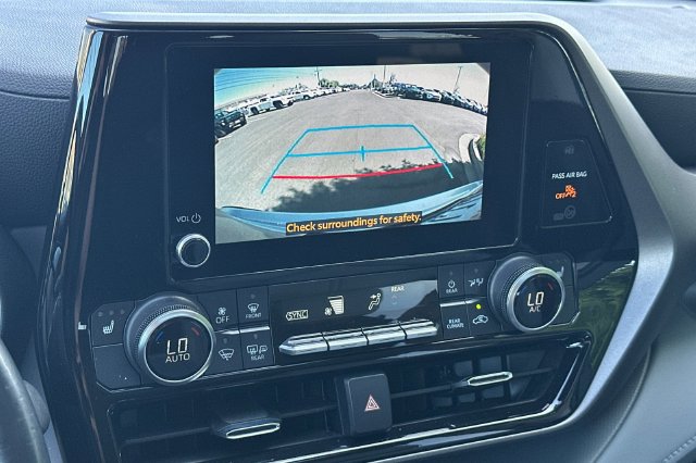 Used 2023 Toyota Highlander XLE AWD/4WD image 23