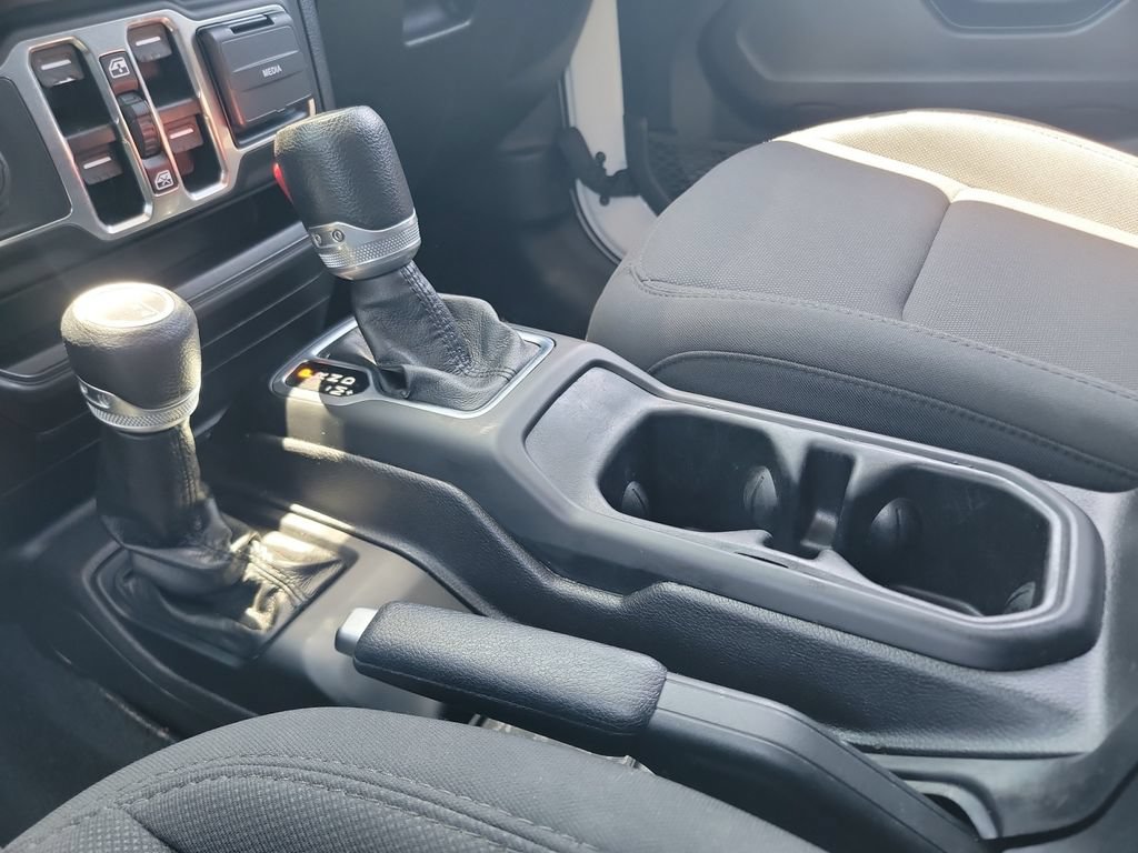 Used 2022 Jeep Gladiator Sport AWD/4WD image 11