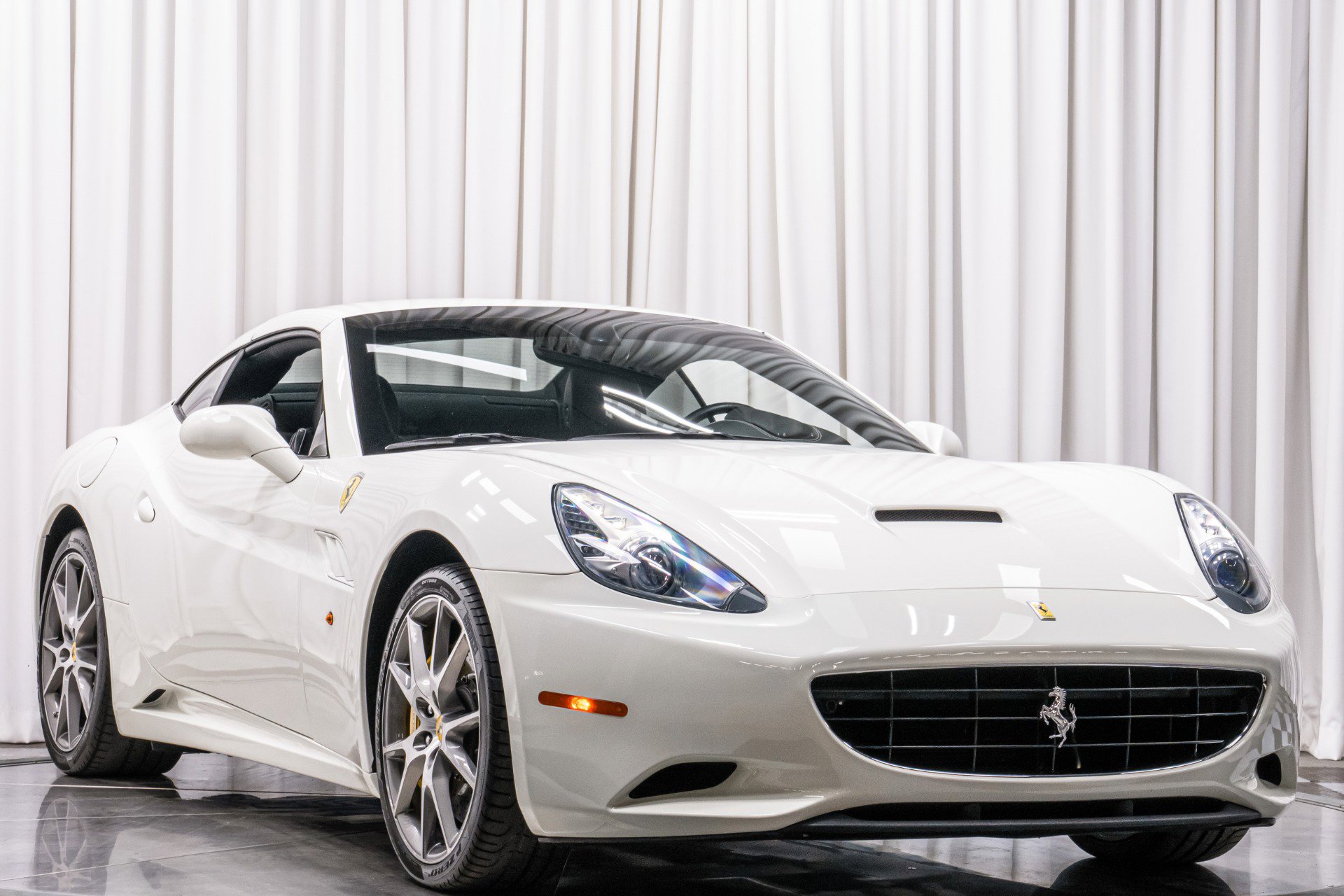 Used 2014 Ferrari California image 38