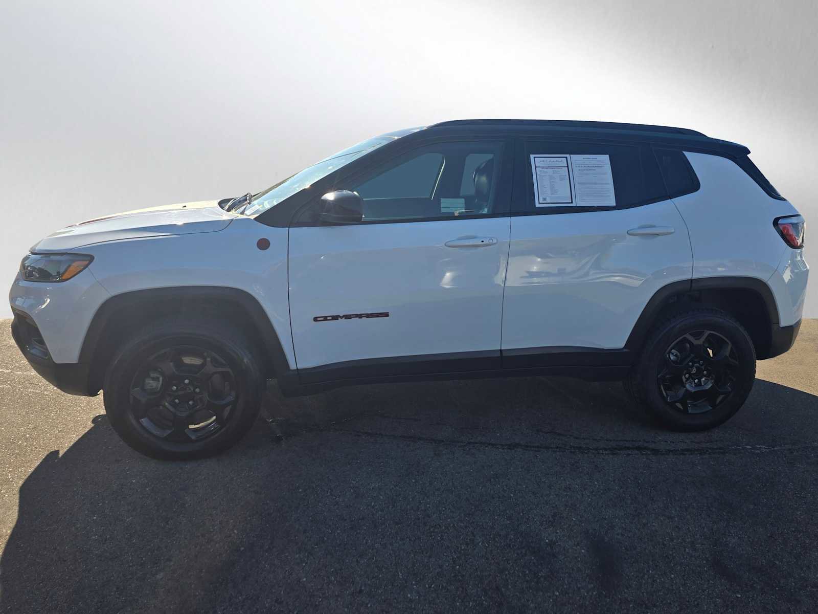 Used 2023 Jeep Compass Trailhawk image 6