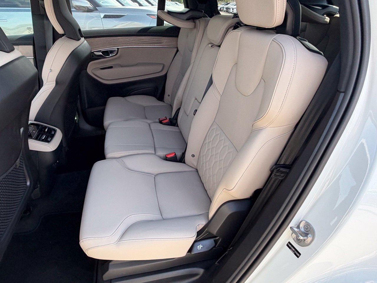 New 2026 Volvo XC90 B5 Plus w/ Protection Package Premier AWD/4WD image 23