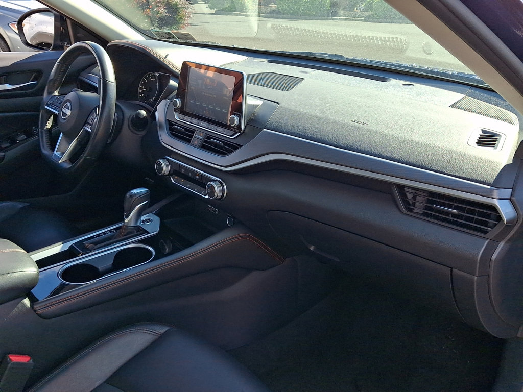 Used 2024 Nissan Altima 2.5 SR FWD image 11