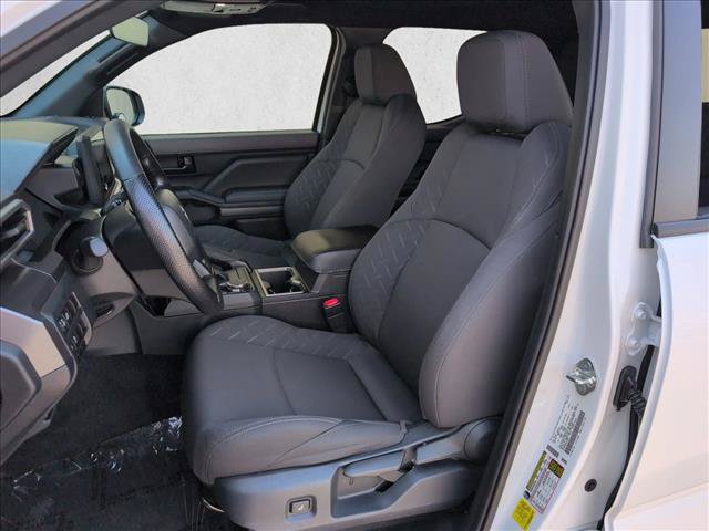 Used 2025 Toyota Tacoma SR5 AWD/4WD image 16
