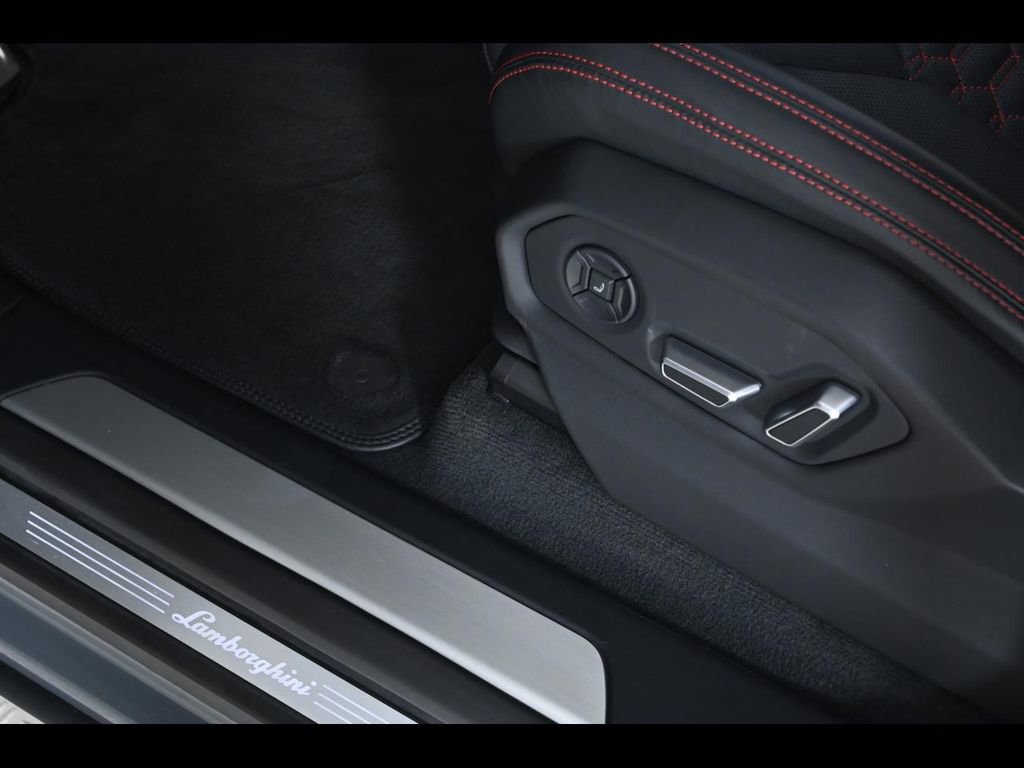 Used 2024 Lamborghini Urus S image 18