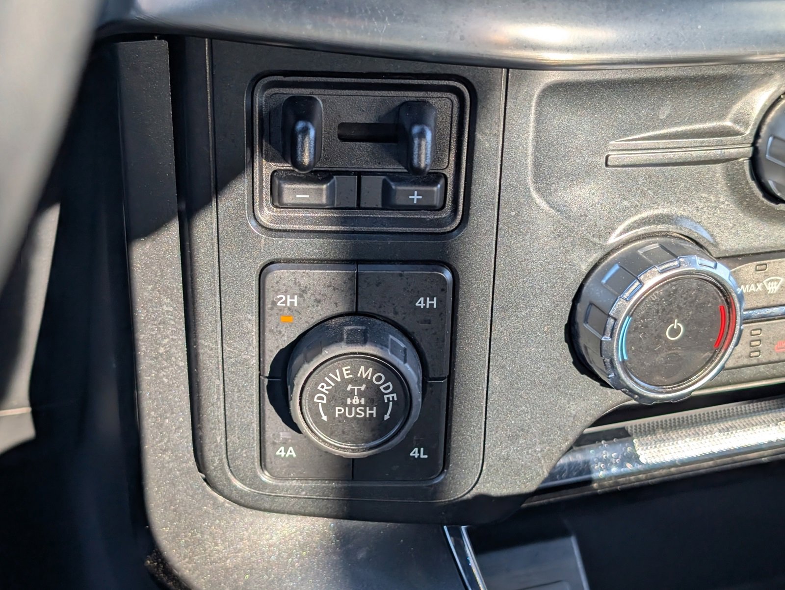 Used 2022 Ford F150 Lariat image 19