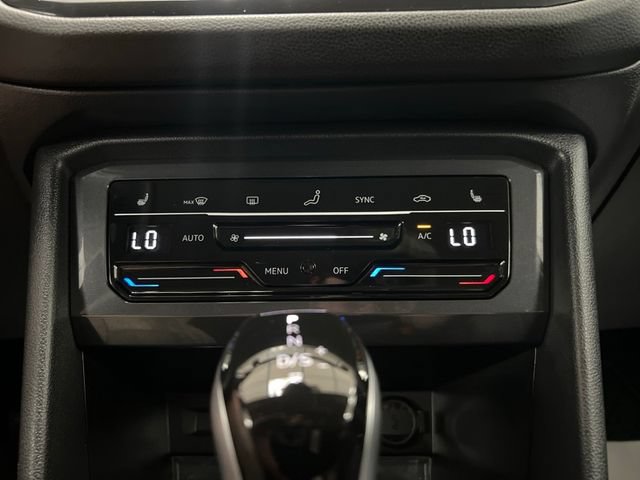 Used 2024 Volkswagen Tiguan SE AWD/4WD image 29