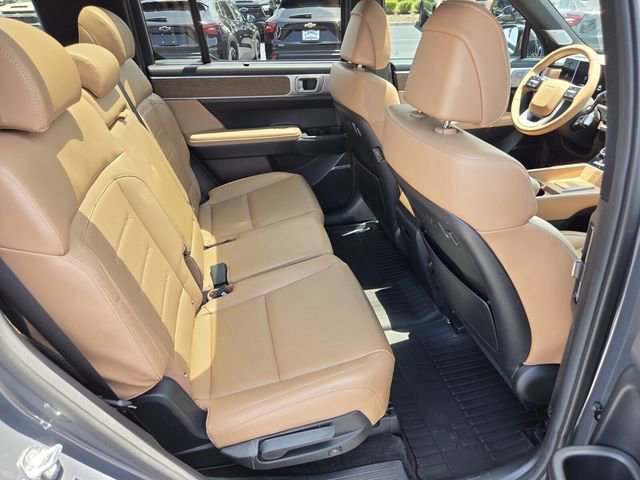 Used 2025 Hyundai Santa Fe Limited FWD image 17