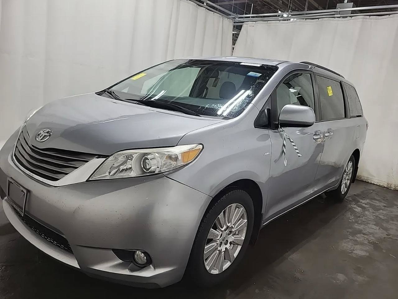 Used 2017 Toyota Sienna XLE AWD/4WD image 1