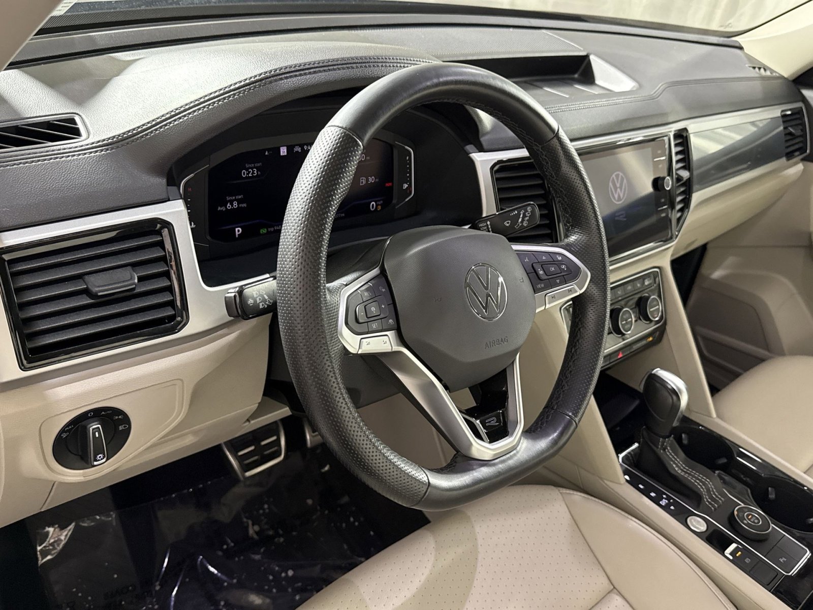 Used 2022 Volkswagen Atlas SEL R-Line AWD/4WD image 16