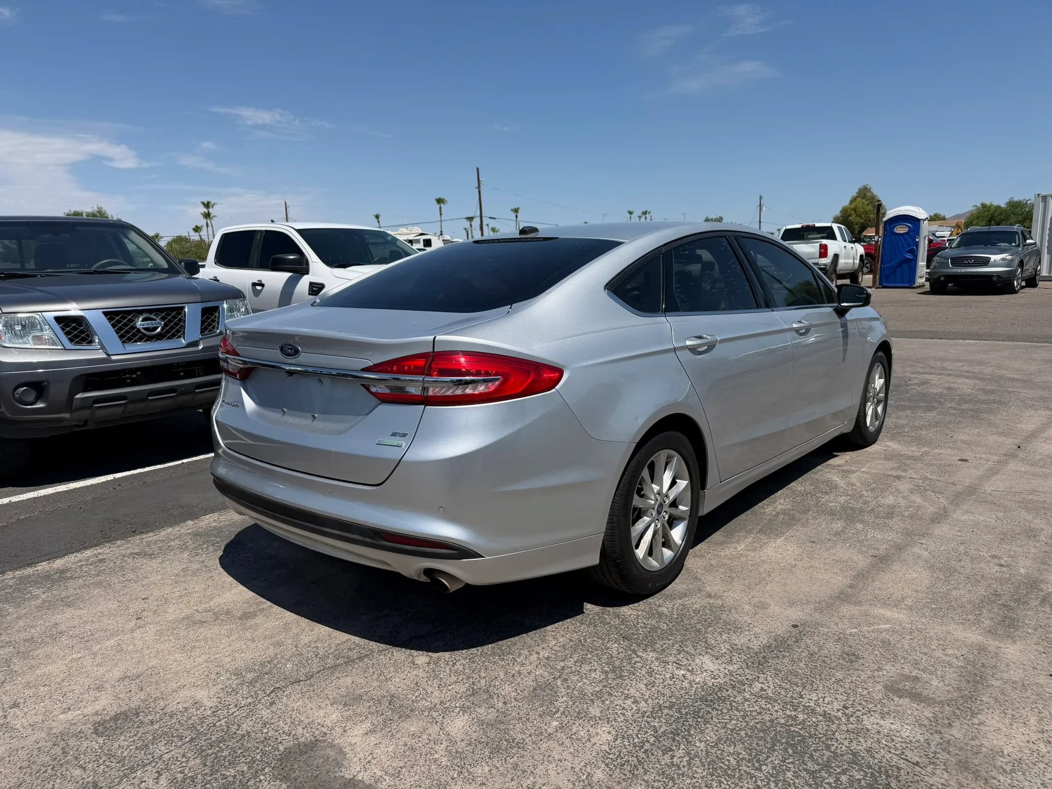 Used 2017 Ford Fusion SE FWD image 8
