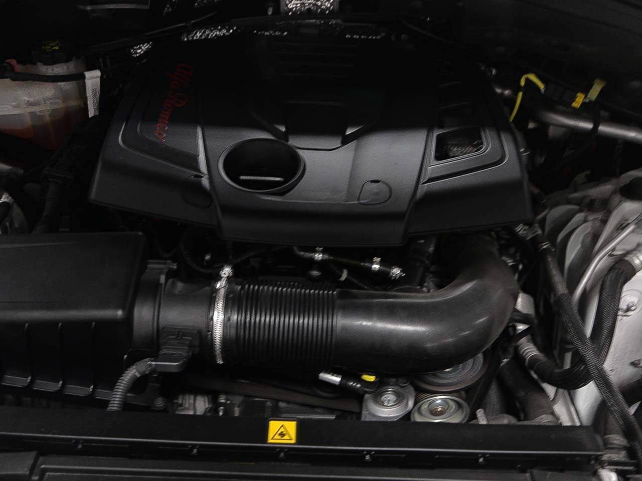 Used 2023 Alfa Romeo Stelvio Ti AWD/4WD image 17