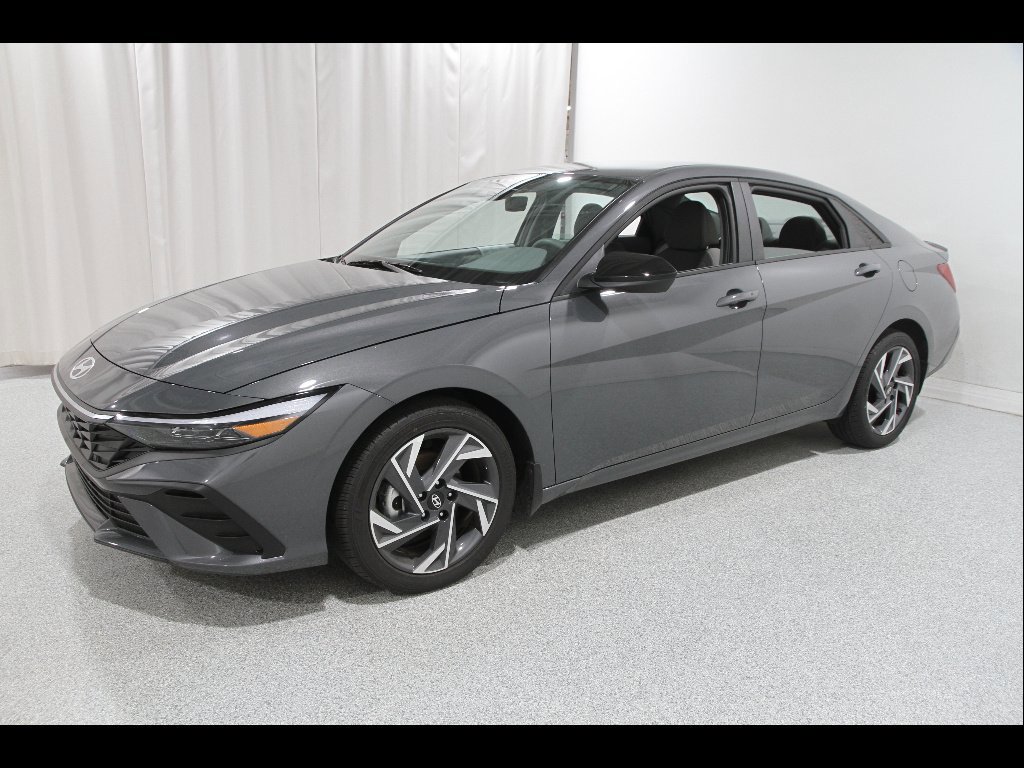 Certified 2025 Hyundai Elantra Sport image 3