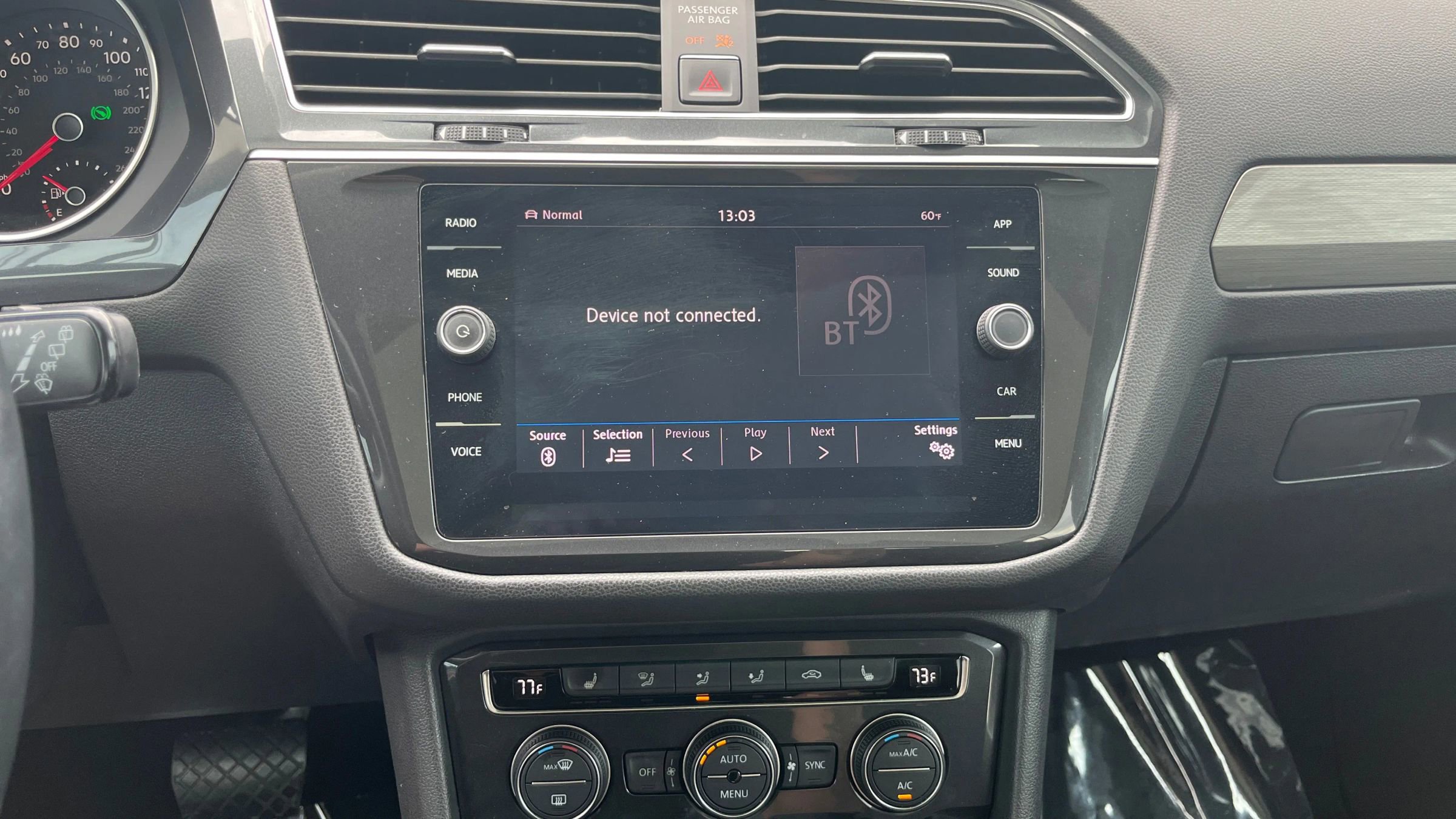 Used 2018 Volkswagen Tiguan SE w/ Panoramic Sunroof Package AWD/4WD image 16