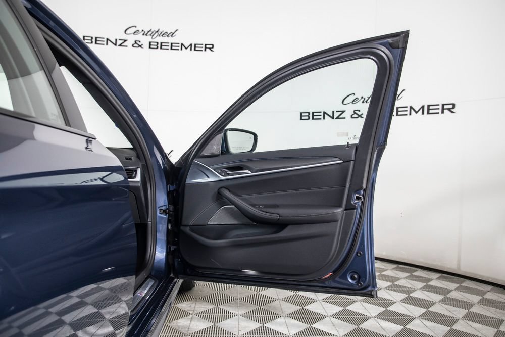 Used 2023 BMW 530e w/ M Sport Package RWD image 19