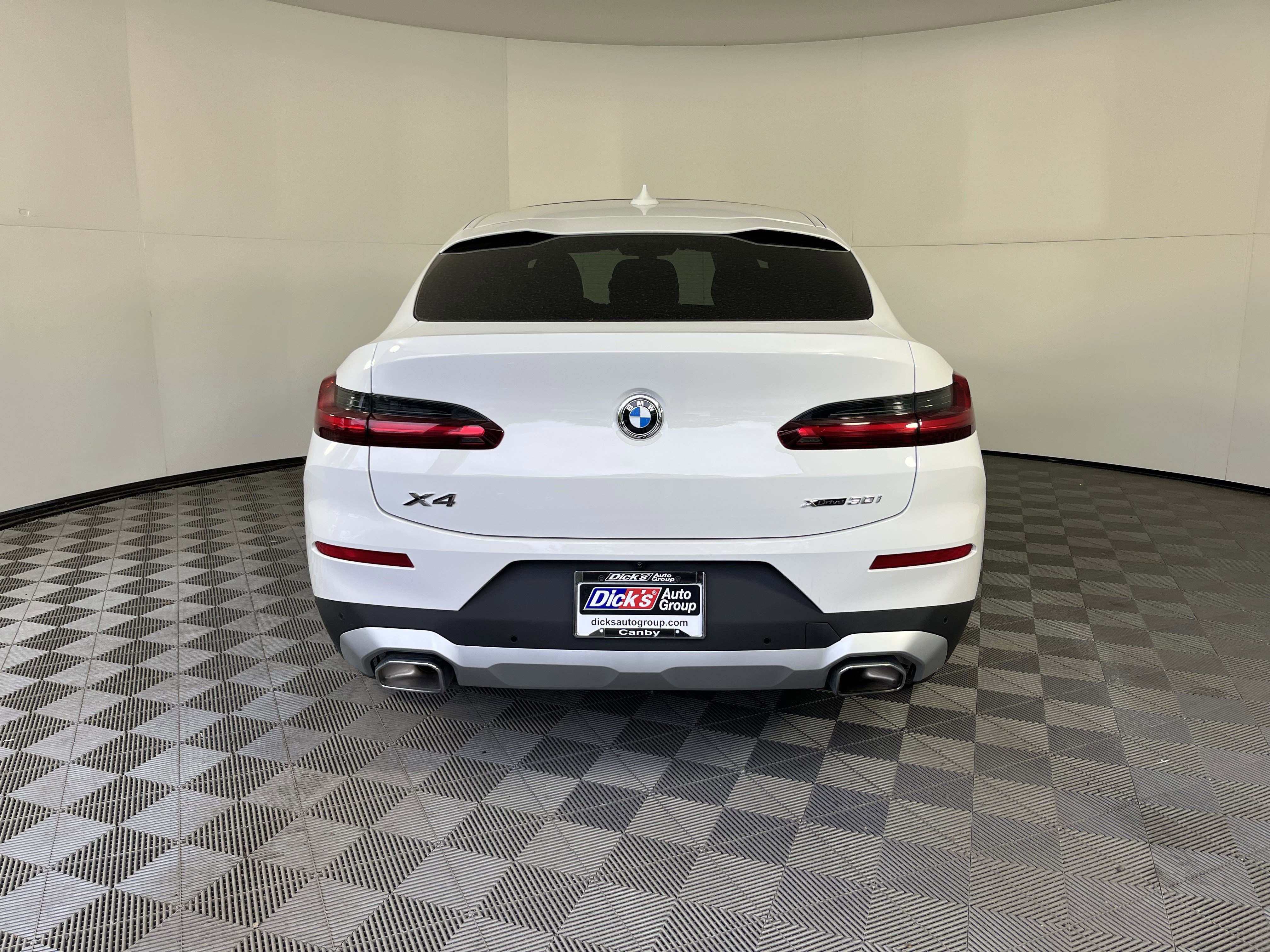 Used 2025 BMW X4 xDrive30i image 4