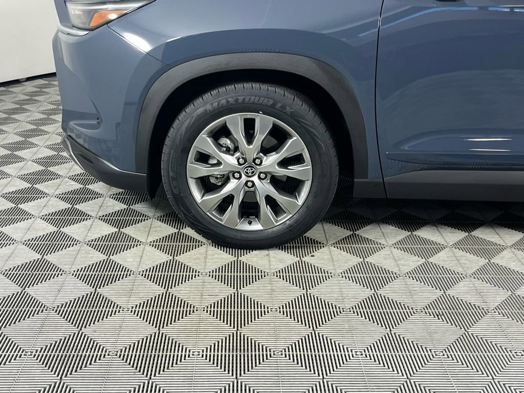 Used 2025 Toyota Grand Highlander FWD image 11