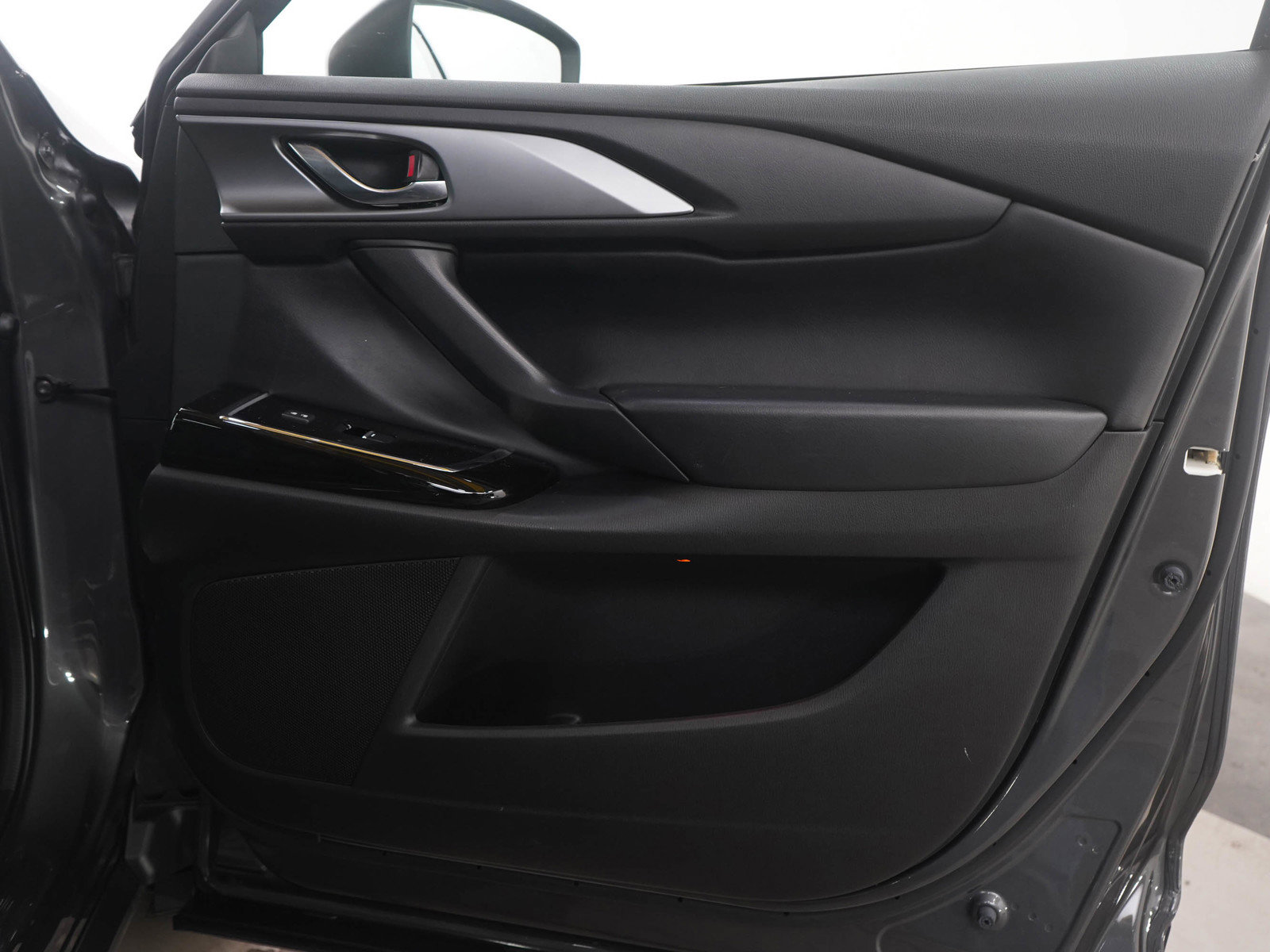 Used 2023 MAZDA CX-9 Touring image 9